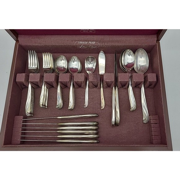 Wm Rogers Flatware Service For 8 Extra Silver Plate Tarnish Proof Chest - Picture 2 of 16